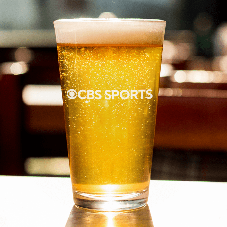CBS Sports Logo Vaso de cerveza grabado con láser